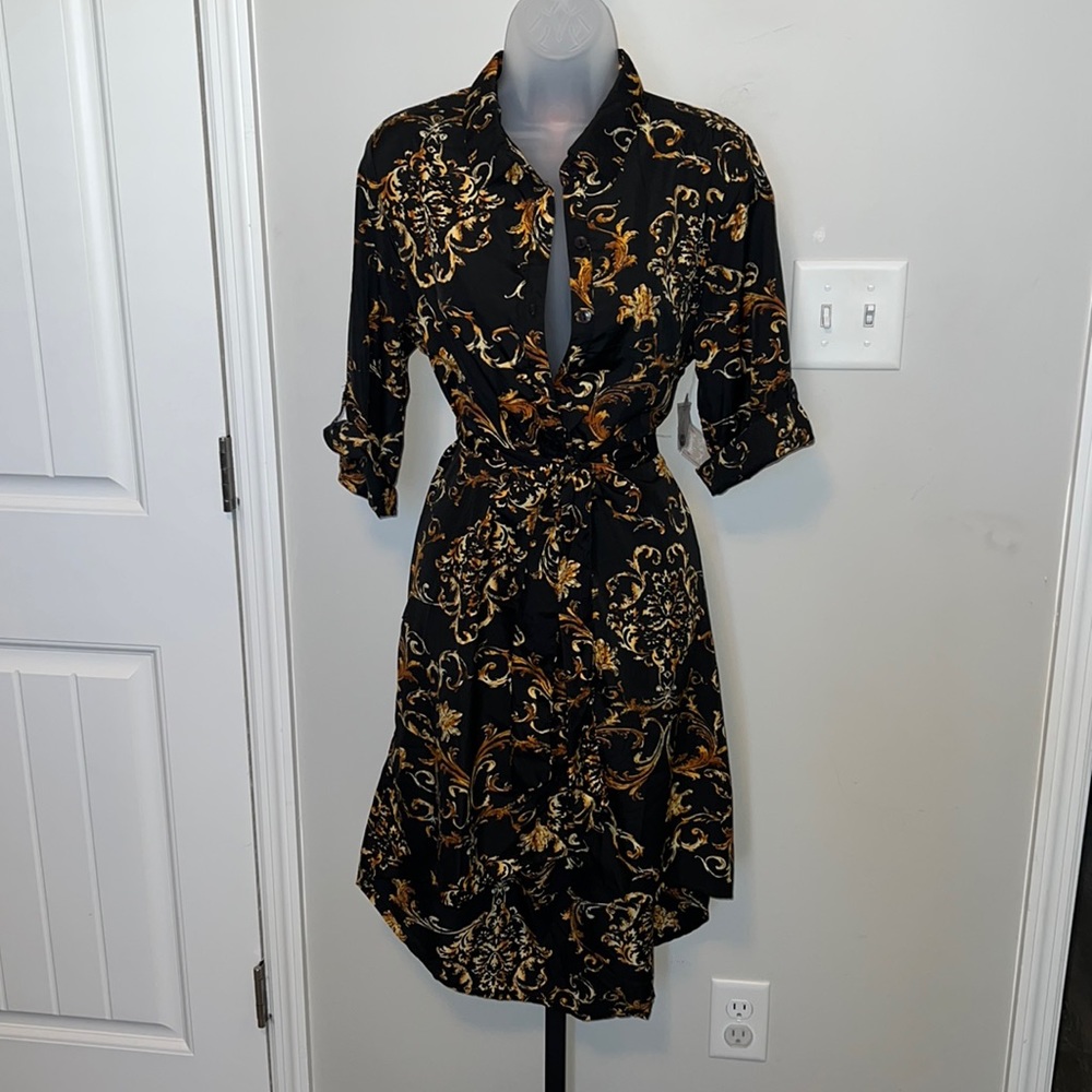 Dress with waist tie